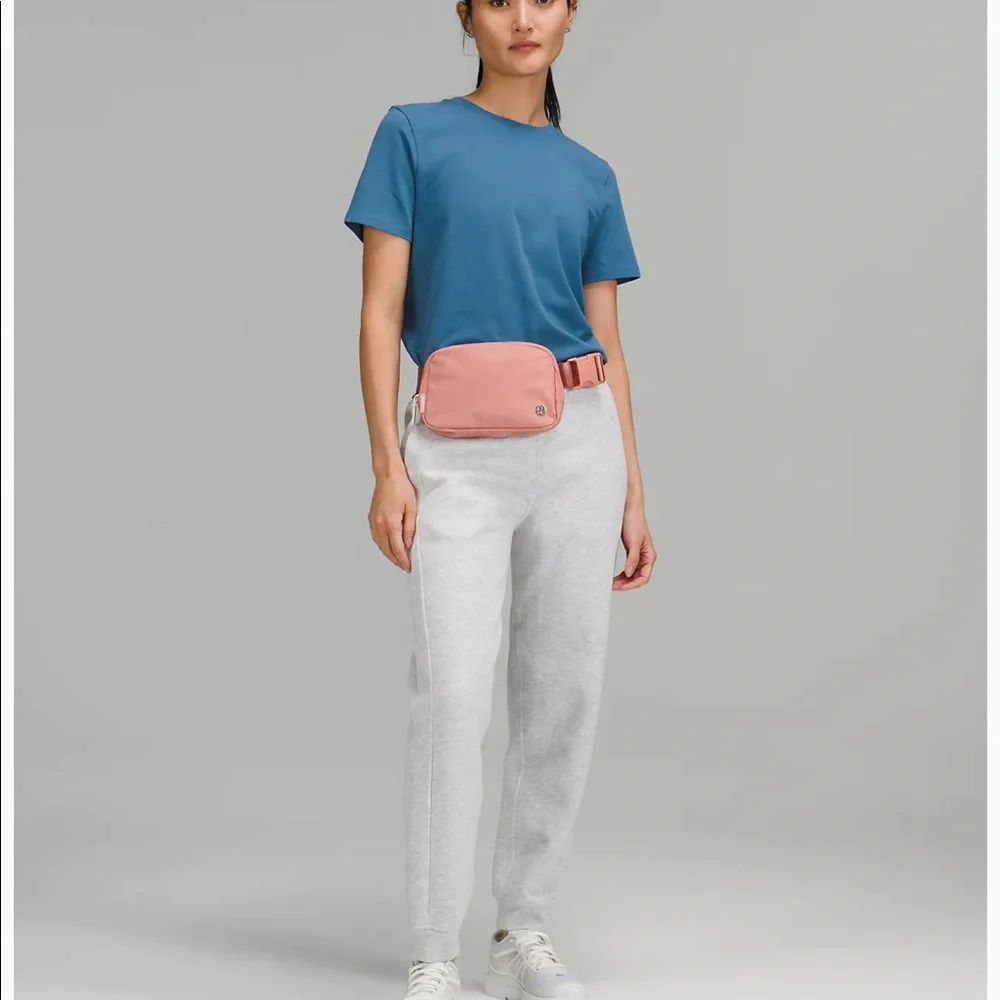 Lululemon Everywhere Belt Bag NWT - Picture 3 of 10